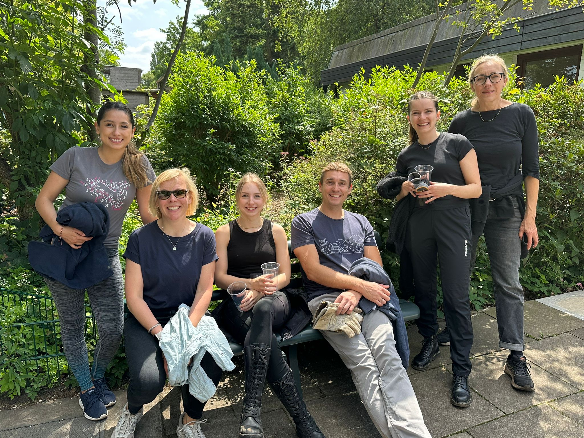 Im Sand Freude blühen lassen: Großer Dank an die HelpDay-Teams von Haspa, Otto und esome